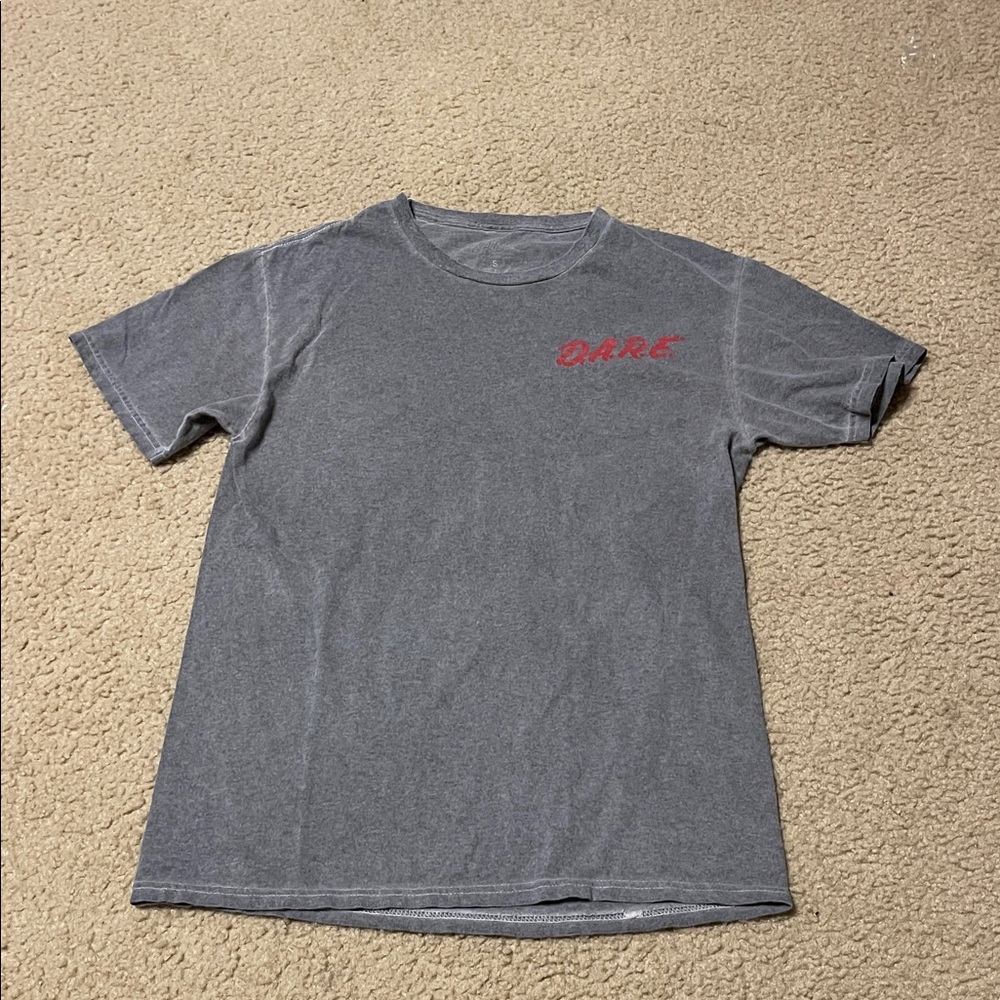 Dare2b Men's Gray and Red Short Sleeve Tee